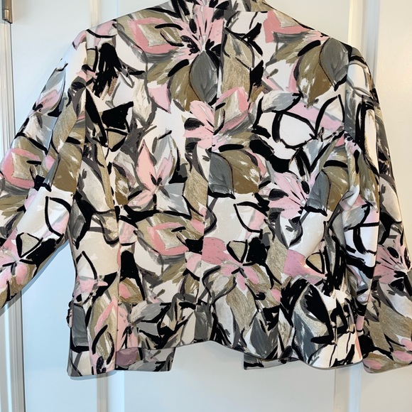 Floral blazer with faux rhinestone pocket - Picture 4 of 5
